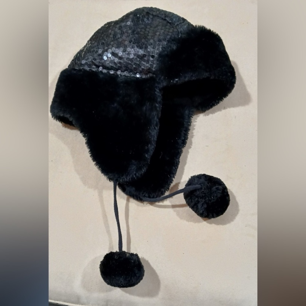 Toby Winter Hat || Child sz7-14 || EUC